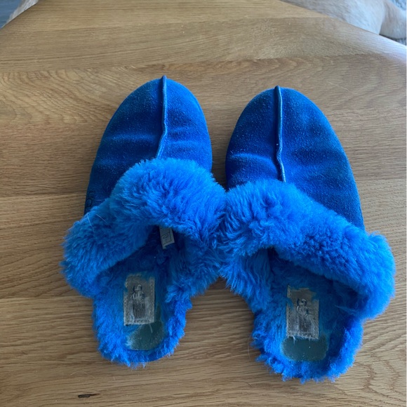 Ugg slippers - Picture 1 of 4